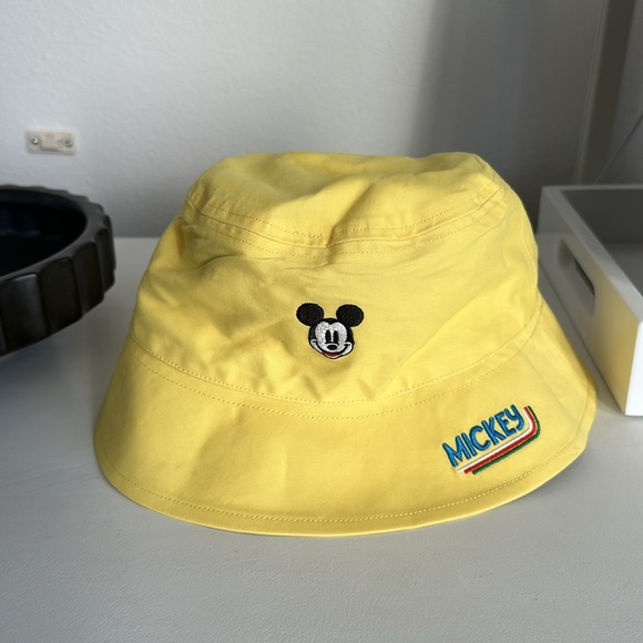 Hanna Andersson x Disney reversible bucket hat - Picture 2 of 3
